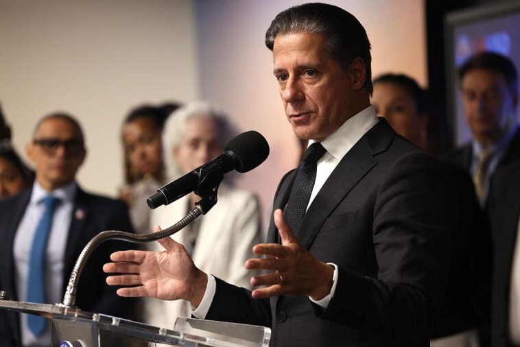 fbi-raids-home-and-office-of-los-angeles-school-superintendent