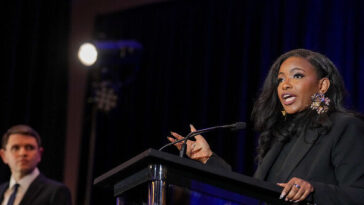 poll:-texas-democrat-rep.-jasmine-crockett-ahead-of-james-talarico-by-12-points