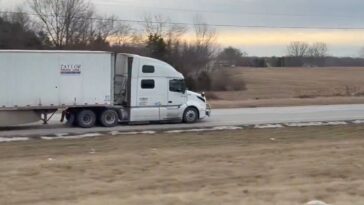disturbing:-(foreign?)-semi-truck-driver-who-can’t-read-basic-road-signs-barrels-down-missouri-highway-driving-the-wrong-way-–-nearly-collides-with-vehicles-(video)