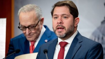 dem-senator-puts-trump-on-notice-over-‘unlawfully-collected’-tariff-funds-after-scotus-loss