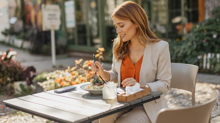 solo-dining-surges-52%-as-americans-embrace-‘me-me-me-economy’-over-shared-meals