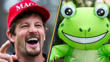 trump-supporter-crashes-democrat’s-tiny-state-of-the-union-counter-rally-|-drew-hernandez