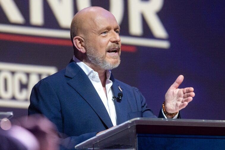 republican-steve-hilton-maintains-leads-in-california-gov’s-race,-new-poll-shows