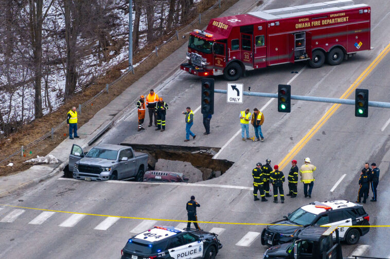 sinkhole-suddenly-opens-at-red-light,-swallowing-nebraska-drivers