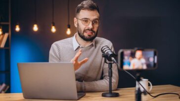 bold-right-wing-truth-teller-very-carefully-chooses-words-so-as-not-to-speak-truths-that-would-anger-own-audience