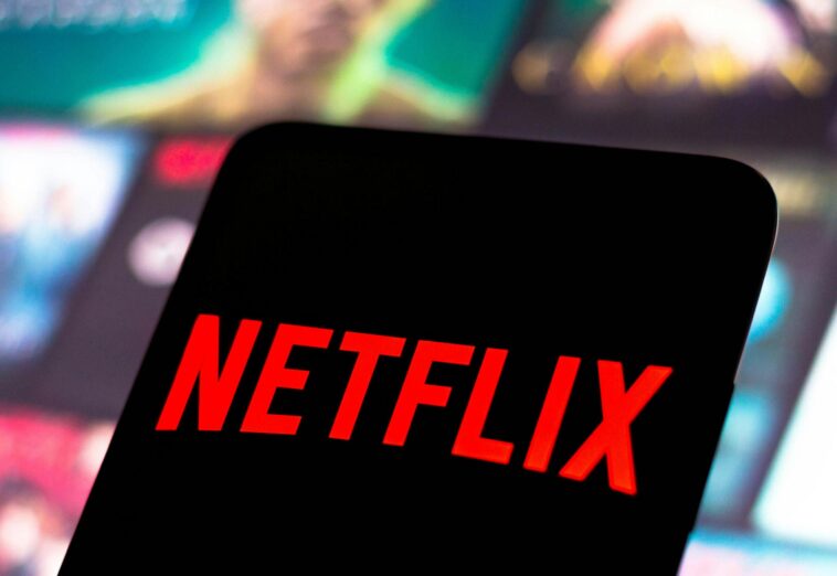 netflix-backs-down-in-fight-for-warner-bros,-leaving-paramount-inches-from-victory