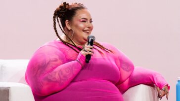 model-tess-holliday-claims-she-was-denied-life-insurance-for-weighing-‘over-300-pounds’