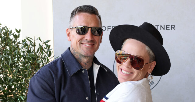 pink-bashes-people-magazine,-us-weekly-for-‘fake-news’-report-she’s-separating-from-carey-hart