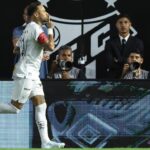 neymar-shushes-critics-after-first-goals-in-return