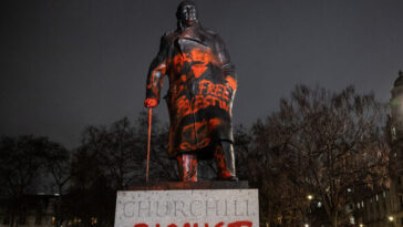 ‘zionist-war-criminal’:-palestine-activists-vandalise-churchill-statue-at-parliament