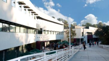 elite-$55k-a-year-private-school-rocked-as-teacher-accused-of-gross-behavior-on-campus