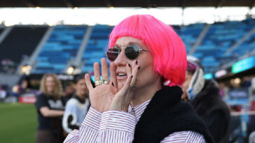 megan-rapinoe-calls-usa-men’s-hockey-team-‘clowns’-for-visiting-trump