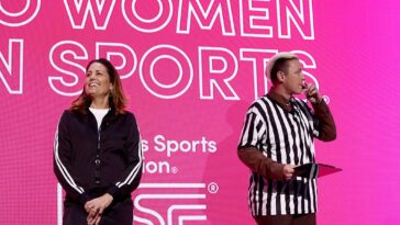 us.-women’s-soccer-alums-bash-gold-medalist-hockey-stars-for-laughing-at-trump-joke