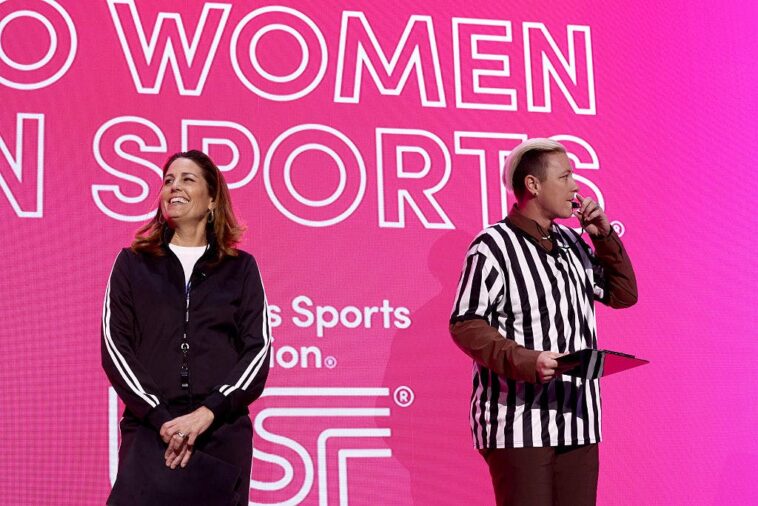 us.-women’s-soccer-alums-bash-gold-medalist-hockey-stars-for-laughing-at-trump-joke