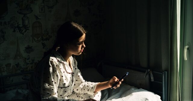 plaintiff-takes-stand-in-landmark-social-media-addiction-trial