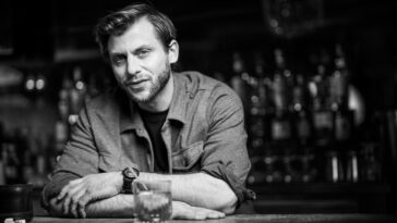 in-an-age-of-outrage,-comedian-charlie-berens-doesn’t-have-interest-in-the-polarization