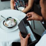 america’s-biggest-tippers-revealed:-the-5-most-and-least-‘generous’-states