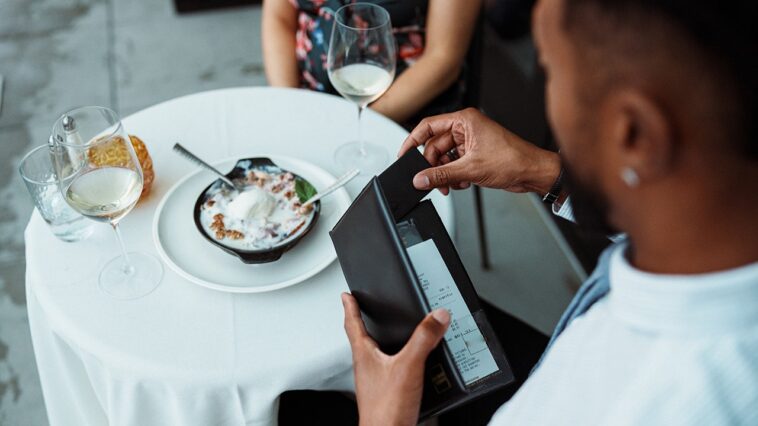 america’s-biggest-tippers-revealed:-the-5-most-and-least-‘generous’-states