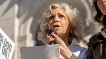 jane-fonda-blasts-trump-bombing-iran-at-la.-protest:-‘dangerous-and-insane’