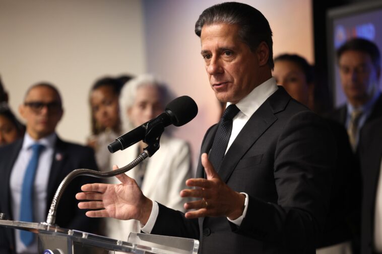 lausd-set-to-hold-ominous-‘superintendent’s-evaluation’-after-fbi-raid-on-alberto-carvalho’s-homes