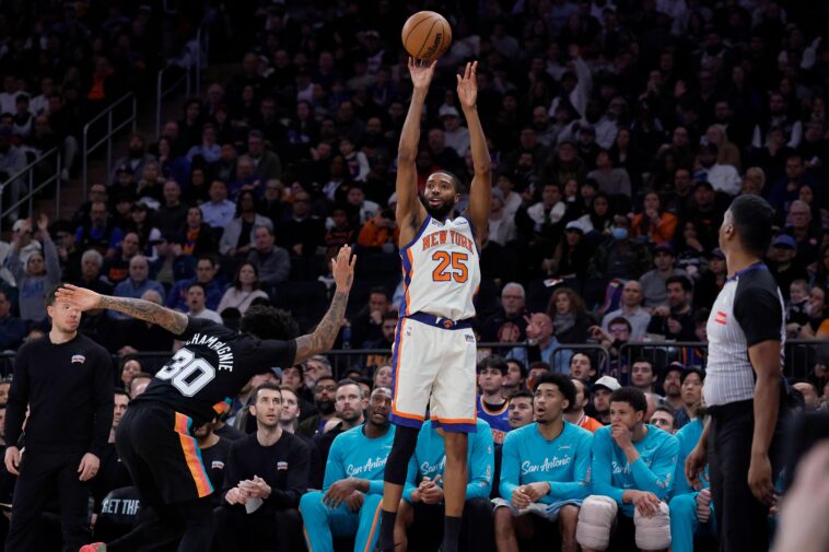 unpredictable-knicks-sent-clear-message-with-spurs-domination