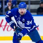 team-usa-captain-auston-matthews-gets-unexpected-welcome-from-leafs-fans-upon-return-to-toronto