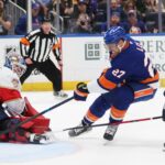 anders-lee-delivers-clutch-islanders-game-winner-to-continue-recent-tear