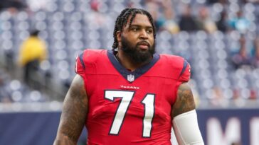 texans-trade-rt-howard-to-browns,-source-says