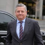 netflix-ceo-sets-record-straight-on-trump-rumors-after-warner-bros.-deal-fizzles