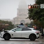 watch:-driverless-waymo-taxi-blocks-emergency-response-to-deadly-austin-shooting