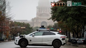 watch:-driverless-waymo-taxi-blocks-emergency-response-to-deadly-austin-shooting