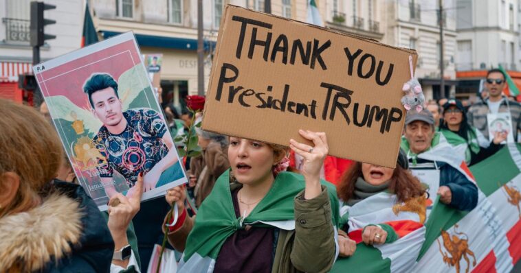 hot-mic:-watch-as-this-cbs-reporter-appears-to-get,-then-openly-defy-orders-to-ignore-crowd-cheering-for-trump’s-decision-on-iran