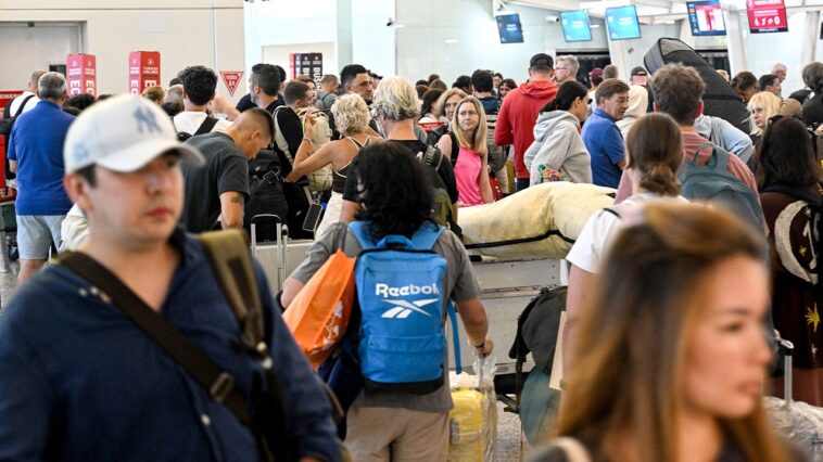 americans-in-more-than-a-dozen-middle-east-nations-urged-to-flee