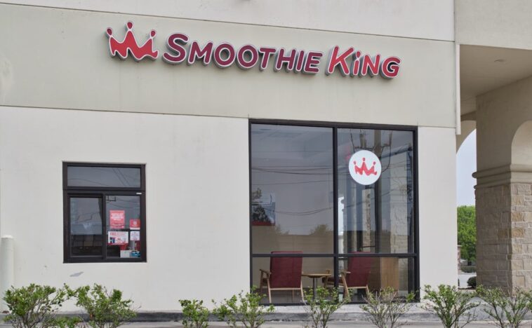 smoothie-king-refused-to-serve-customer-in-trump-hoodie,-employees-face-consequences