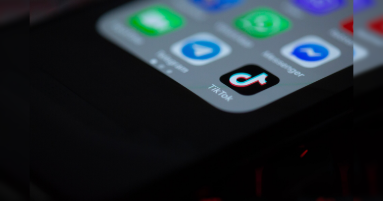 leftist-“influencer”-responds-to-military-wife’s-touching-post-with-vile-message-hoping-her-husband-dies-(video)