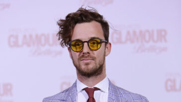 spanish-actor-aldo-comas-calls-out-celebrities-wearing-‘free-palestine’-pins-while-staying-silent-on-iran