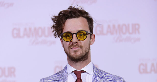 spanish-actor-aldo-comas-calls-out-celebrities-wearing-‘free-palestine’-pins-while-staying-silent-on-iran