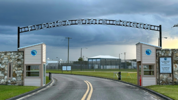 florida-man-who-wrestled-cop’s-gun-away-and-killed-him-to-be-executed-after-final-appeals-rejected