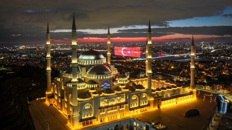 nato-defenses-shoot-down-iranian-missile-fired-toward-turkey,-defense-ministry-says