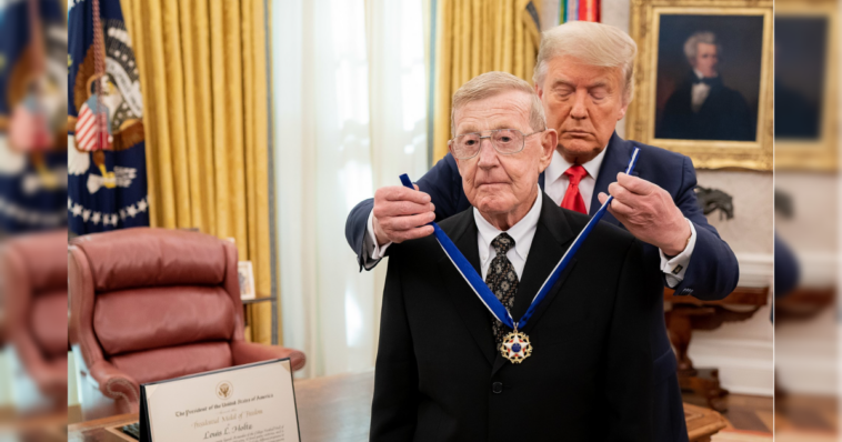 passionate-trump-supporter-and-iconic-football-coach-lou-holtz-dead-at-89