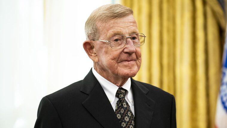 legendary-college-football-coach-lou-holtz-dead-at-89