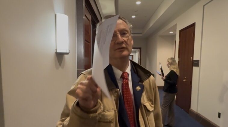 watch:-“you’re-stealing-my-dadgum-money,-i-want-it-back,-and-i-want-your-ass-in-jail!”-–-tim-burchett-to-doj:-“they-need-to-get-off-their-ass-and-do-something”-about-minnesota-fraud-(exclusive)