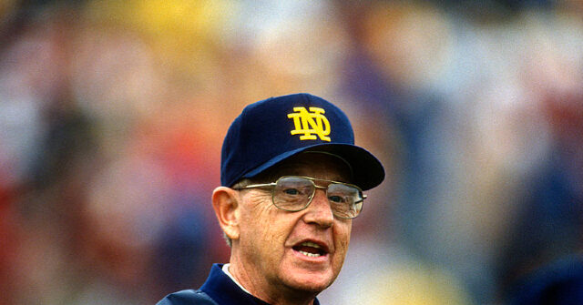 lou-holtz,-legendary-notre-dame-head-coach,-dies-at-89