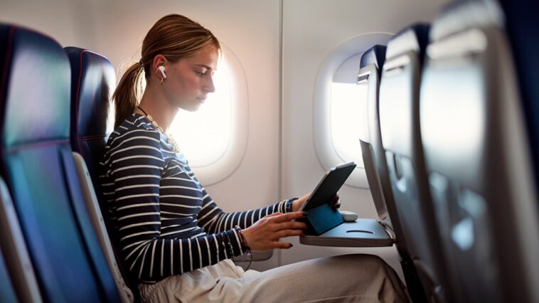 passengers-refusing-to-wear-headphones-on-flights-could-be-kicked-off-aircraft:-‘it’s-about-time’