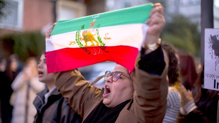 british-iranian-actress-asks-‘where-are-the-college-campuses’-protesting-the-iranian-regime