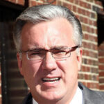 keith-olbermann-destroyed-by-fans-after-calling-lou-holtz-a-‘legendary-scumbag’