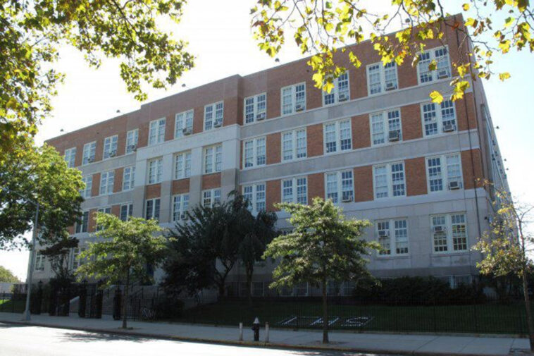 nyc-high-school-teacher-allegedly-groped-girl,-16,-declared-‘i-like-your-butt’:-cops,-sources