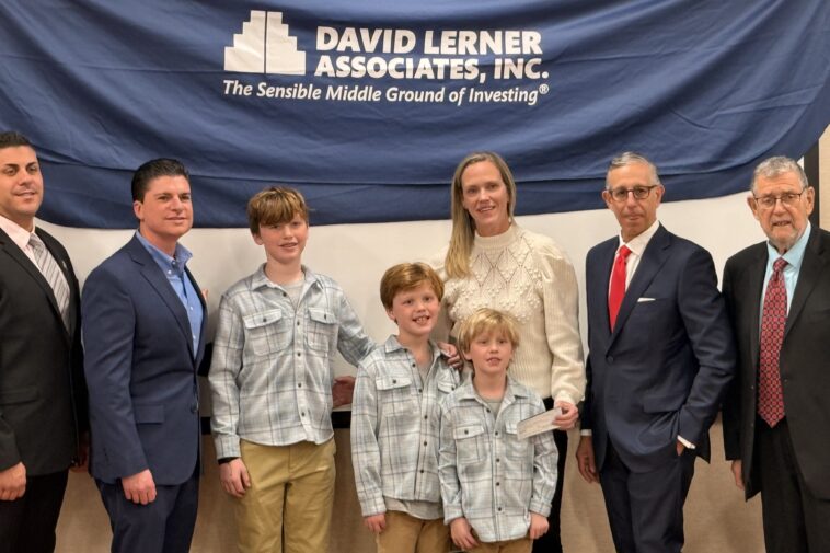 families-of-two-fallen-nassau-county-officers-receive-$5k-each-from-police-crisis-fund:-‘we’ll-always-have-your-six’