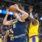 lakers’-deandre-ayton-leaves-game-against-nuggets-with-knee-injury 