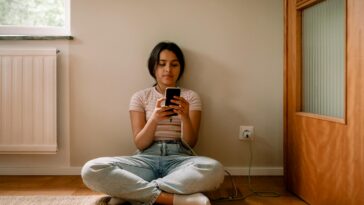 what’s-quietly-shaping-kids-while-parents-aren’t-watching